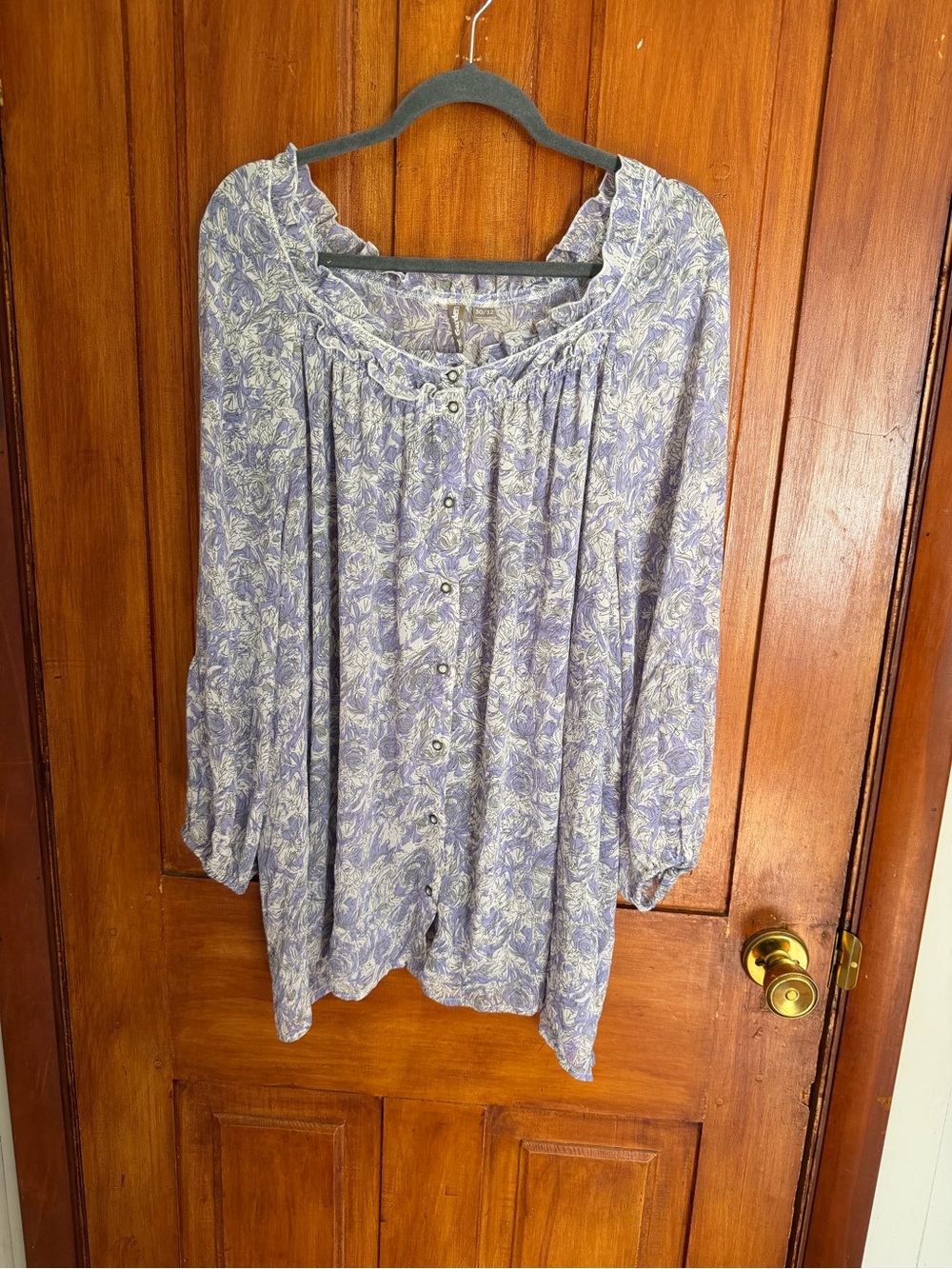 NWT Secret Garden Women’s Lavender Floral Button-Front Top - Size: 30/32